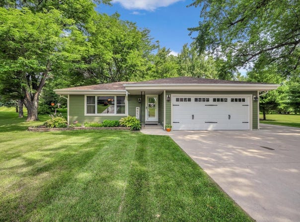 N65w28554 Fairlane Dr, Hartland, WI 53029