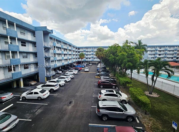 1655 W 44 PL, Hialeah, FL 33012