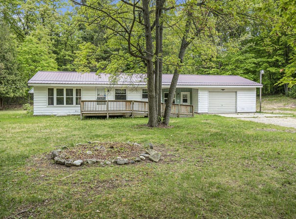 6766 E Gale Road, Hesperia, MI 49421