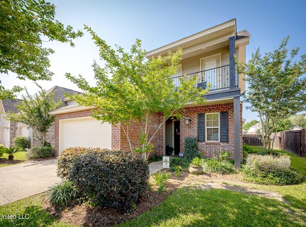 3927 Acadian Village Drive, Ocean Springs, MS 39564