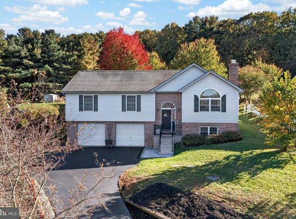 686 W WYNONAH Drive, AUBURN, PA 17922