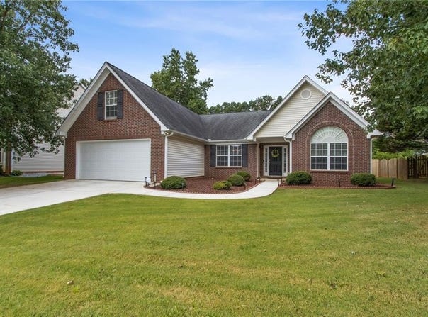 4060 Crescent Walk Lane, Suwanee, GA 30024