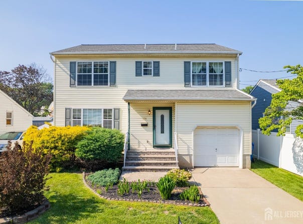 136 Carroll Avenue, Woodbridge Proper, NJ 07095