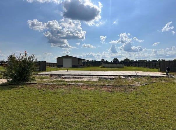 962 Forest Dr, Midland City, AL 36350