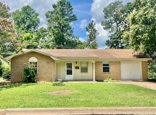 2390 Ballard Drive, Paris, TX 75460