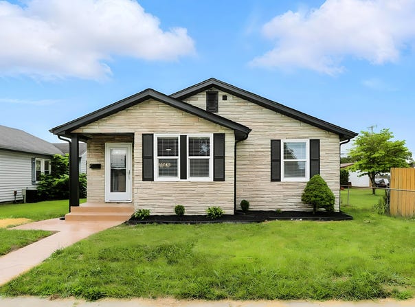 2715 S A Street, Elwood, IN 46036