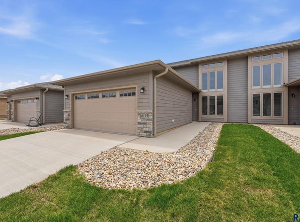 6135 S Bison Pl, Sioux Falls, SD 57108