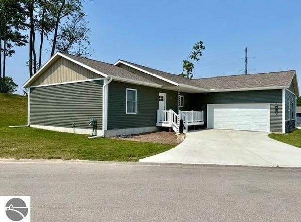 1420 Umber Drive, Traverse City, MI 49696