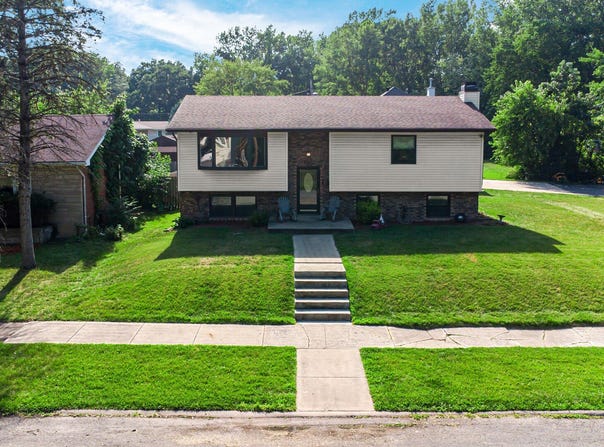 246 Crestwood Drive, Hobart, IN 46342