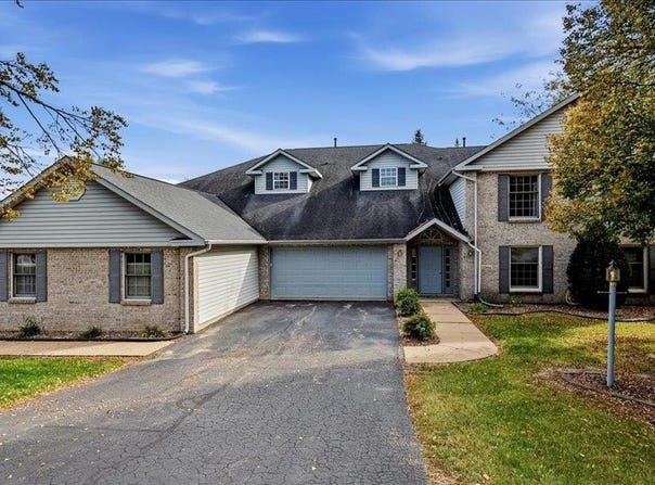 3294 Lake Ridge Drive, Dubuque, IA 52003