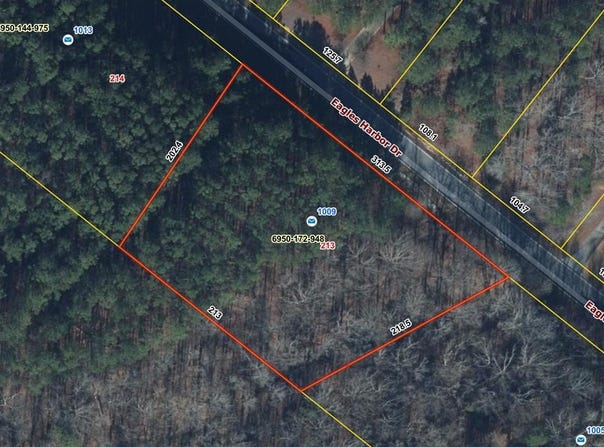1009 Eagles Harbor Blvd, Hodges, SC 29653