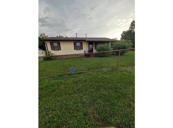 305 GRACEY SINKING FORK RD, GRACEY, KY 42232