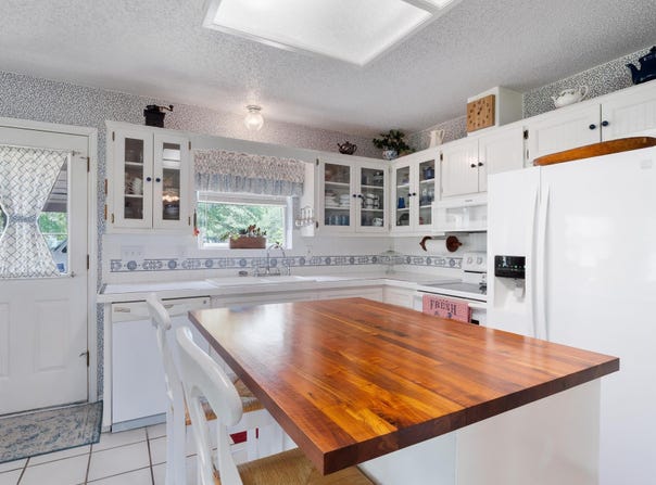 808 Golden Oaks RD, Georgetown, TX 78628