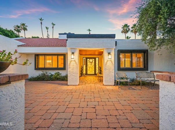 540 E CERCADO Lane, Litchfield Park, AZ 85340