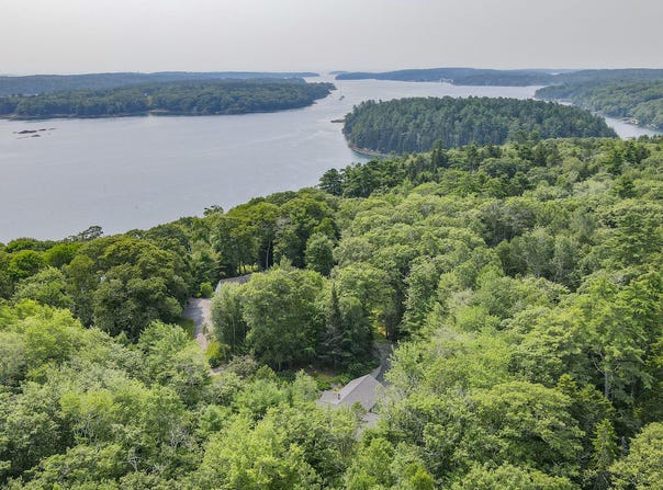 31 Deer Trail Drive, Boothbay, ME 04537