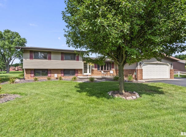 11910 Bubbling Well Road, Glenarm, IL 62536