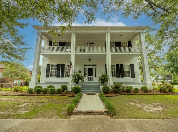221 3rd St S, Columbus, MS 39701