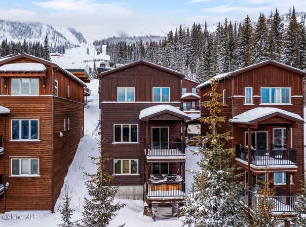 135 Chutes Ln, Sandpoint, ID 83864