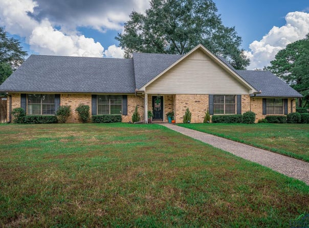 1002 Ruby St, Gilmer, TX 75644