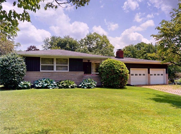 306 Cherokee Dr, Center Twp, PA 16001