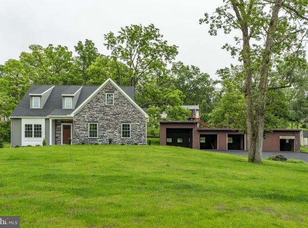 105 LAKE ROAD, ELIZABETHTOWN, PA 17022