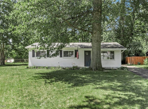 3498 Clayton Drive, North Olmsted, OH 44070