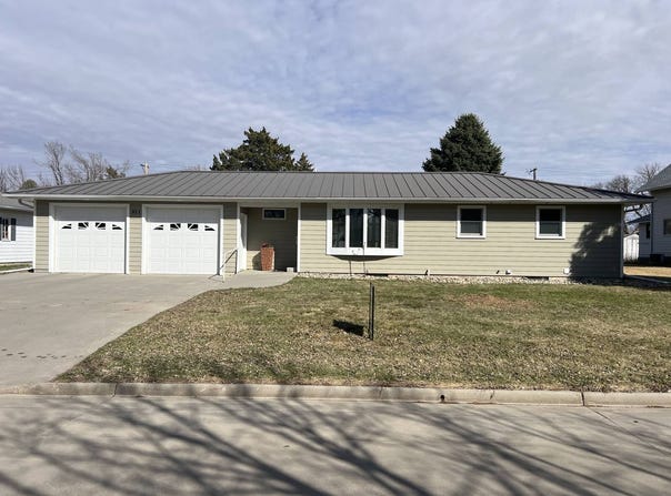 911 S Main Street, Platte, SD 57369