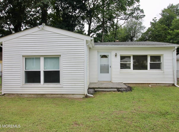 33 Weaverville Road, Freehold, NJ 07728