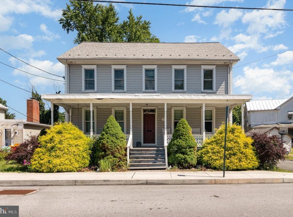 211 E PINE STREET, MOUNT HOLLY SPRINGS, PA 17065