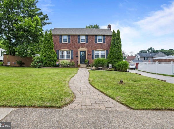 409 COLONIAL PARK DR, SPRINGFIELD, PA 19064