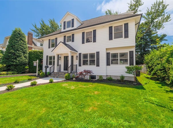 12 Shepherd Street, Rockville Centre, NY 11570