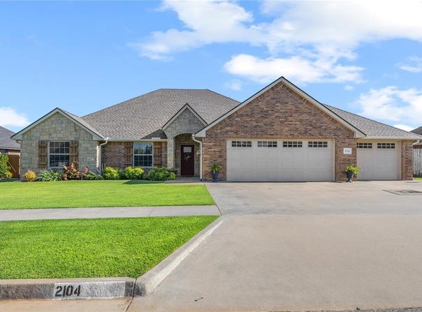 2104 Stratta Drive, Weatherford, OK 73096
