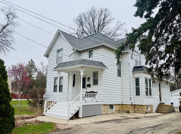 742 S 4th St, Dekalb, IL 60115