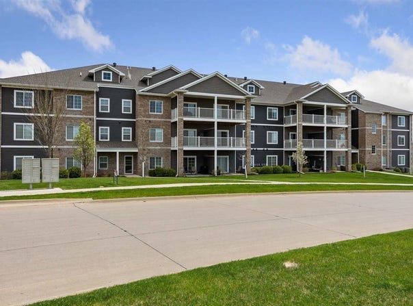 2867 Spring Rose Cir, Coralville, IA 52241