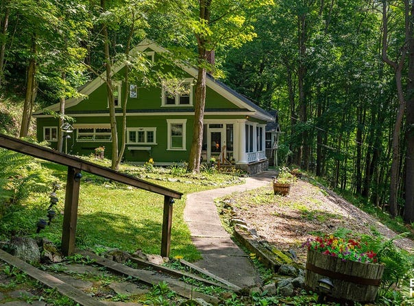 34 Mountain Lane, Saranac Lake, NY 12983