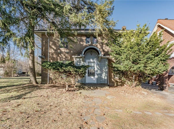 1744 Lee Road, Cleveland Heights, OH 44118