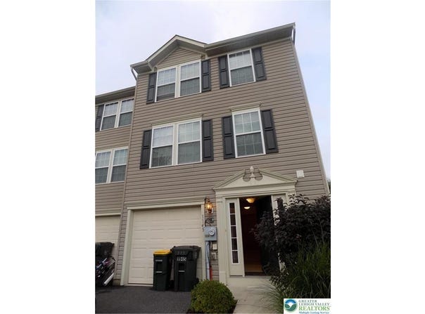 1145 Sparrow Way unit: 75, Upper Macungie Twp, PA 18031