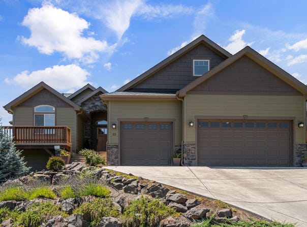 22 Terra Linda Court, Eagle Point, OR 97524