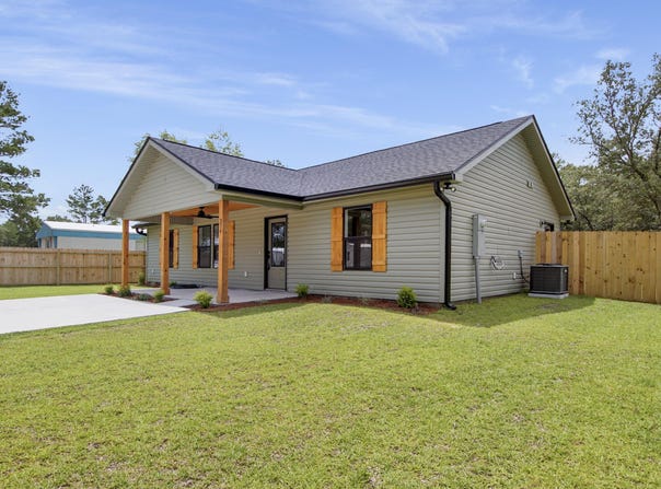 376 Shorey Drive, DeFuniak Springs, FL 32433