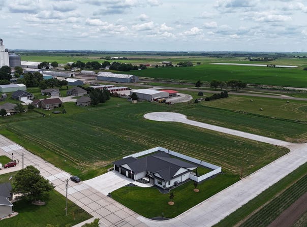 B Street lot: 13, Hampton, NE 68843