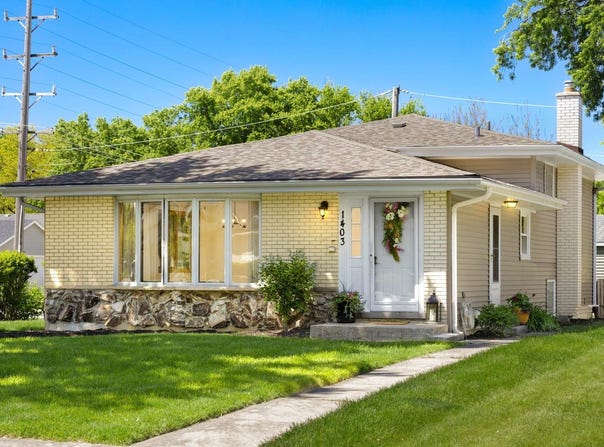 1403 E Lowden Avenue, Wheaton, IL 60189