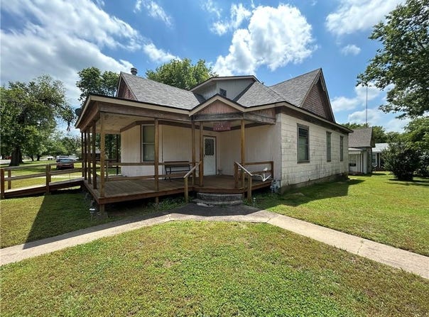 101 W Taylor Street, Caney, KS 67333