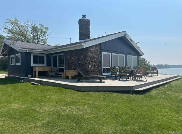 5847 County 513 T, Rapid River, MI 49878