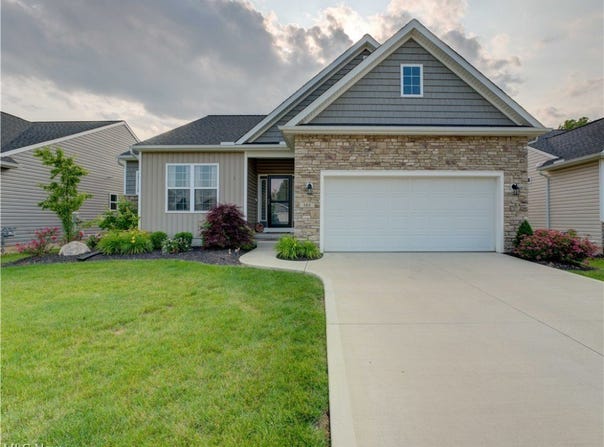105 W Spring Drive, Elyria, OH 44035