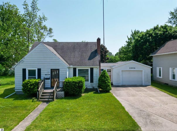 1004 Crosslanes Street, Mt Pleasant, MI 48858