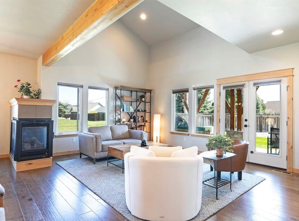 10 Lone Pine Trail, Hamilton, MT 59840