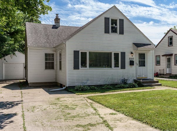 3327 Broadway, ROCKFORD, IL 61108