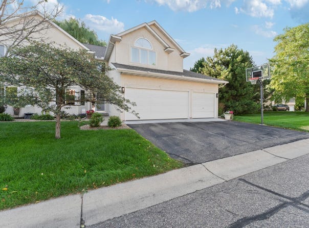 1517 Deerwood Bend, Eagan, MN 55122