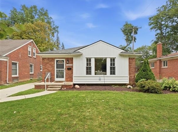 13350 Borgman Avenue, Huntington Woods, MI 48070