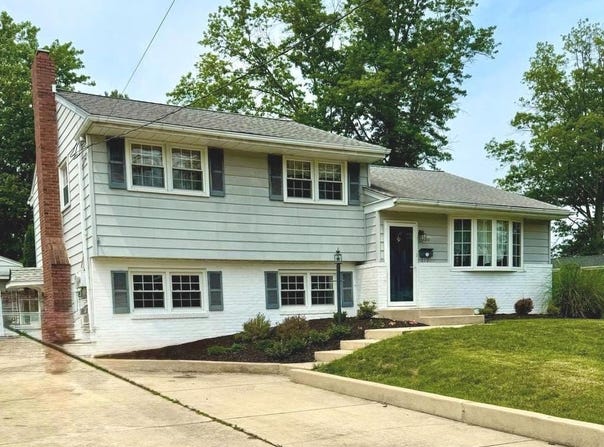 10 MEADOW LANE, WEST DEPTFORD, NJ 08096